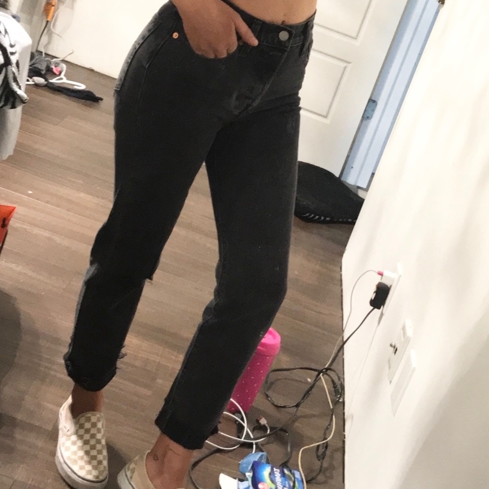 Black Levi cropped jeans - Picture 2 of 2